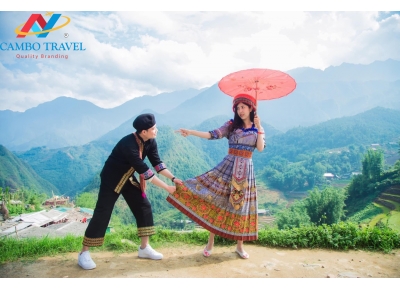 What should you wear when traveling to Sapa to take great photos?